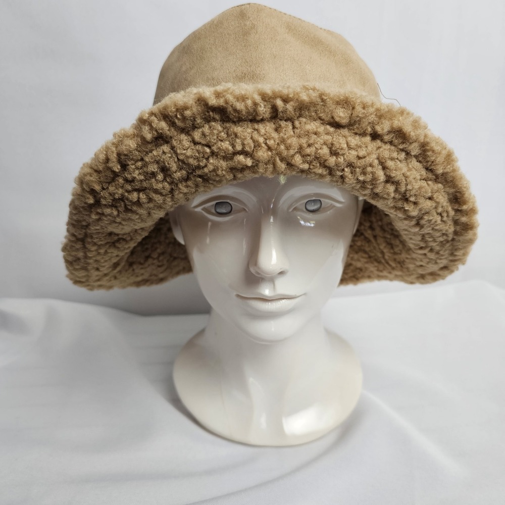 Virginia Wolf Reversible Sherpa & Faux Suede Bucket Hat NEW IN PACKAGE!
